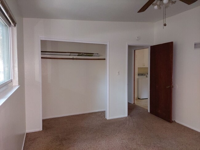 Building Photo - 746 Anita Dr