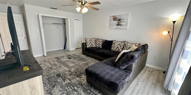 Building Photo - 507 Albatross Dr