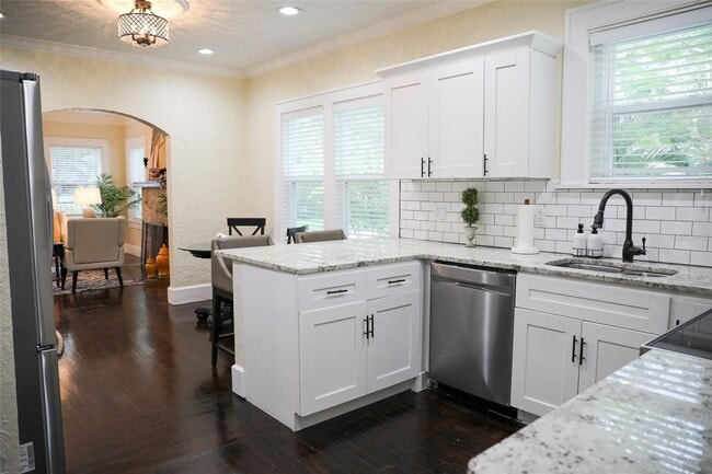 Building Photo - FURNISHED LUXURY 3 Br 3 Ba RENTAL NEAR DOWNTOWN ST PETERSBURG, FL