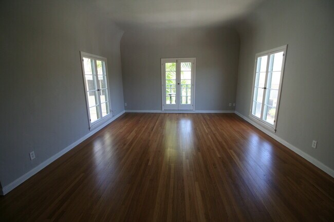 Foto del edificio - 1223 Smithwood Dr