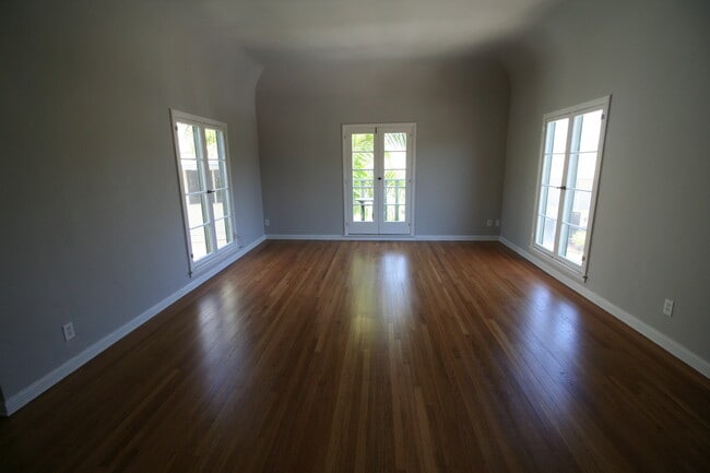 Building Photo - 1223 Smithwood Dr