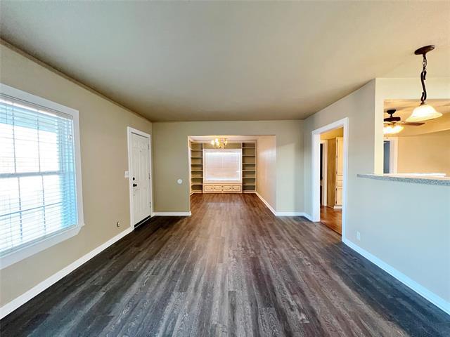 Building Photo - 3300 Lake Como Dr