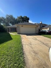 Building Photo - 11014 Landsbury Cir