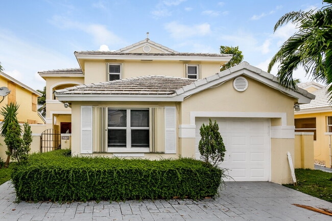 View of Apartments for Rent with a Balcony in Lakes of the Meadow Villa Homes ...