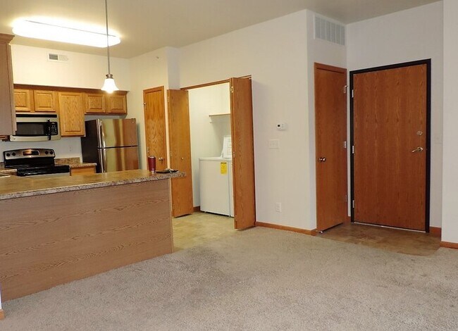 Foto del edificio - $1,295 | 2 Bedroom, 2 Bathroom Condo | Pet...