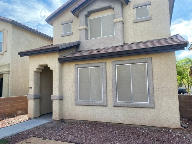Building Photo - Marvelous location in gated community central Las Vegas