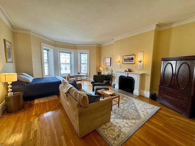 Building Photo - 169 Beacon St