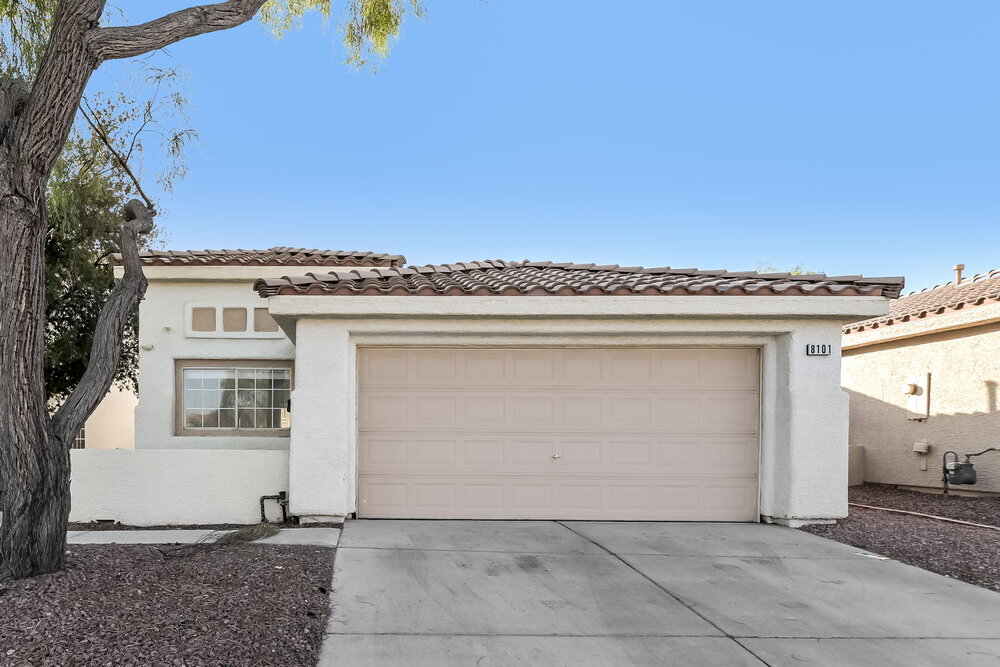 Foto principal - 8101 Broken Spur Ln