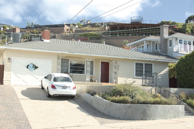 Building Photo - 846 Forward St