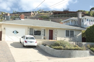 Building Photo - 846 Forward St
