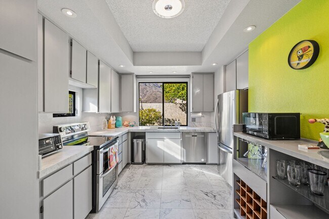 Building Photo - Mountain View Retreat in Palm Springs