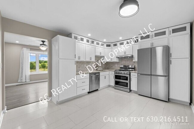 Building Photo - ***STUNNING CARY HOME / 3 BDRM- 2.5 BTH / ...