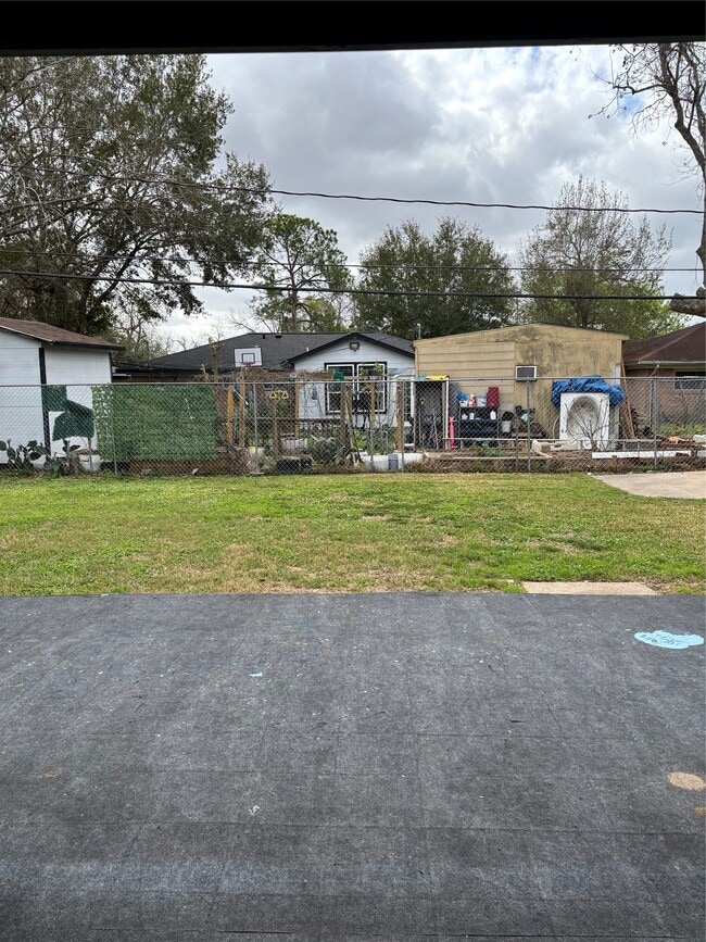 Building Photo - 4115 Tidewater Dr