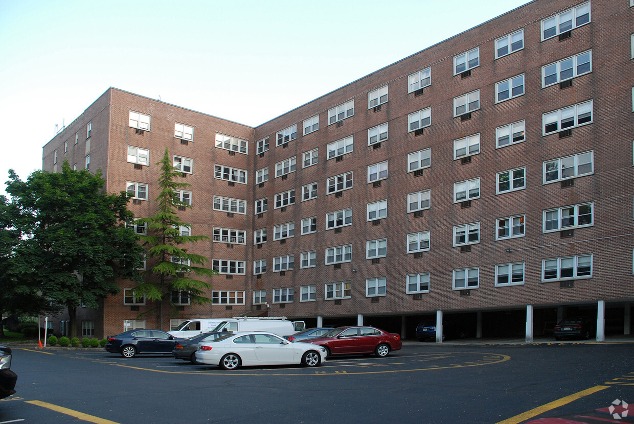 Building Photo - Maplewood Plaza Condo