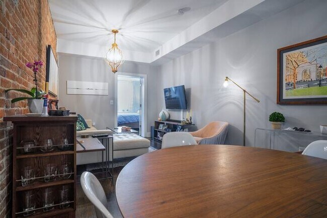 Foto del edificio - 1112 Hudson St