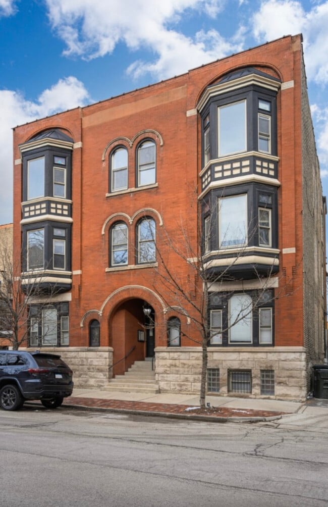 Building Photo - 2149 N Racine Ave