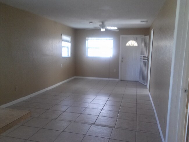 Building Photo - 2844 NW 22nd Ct