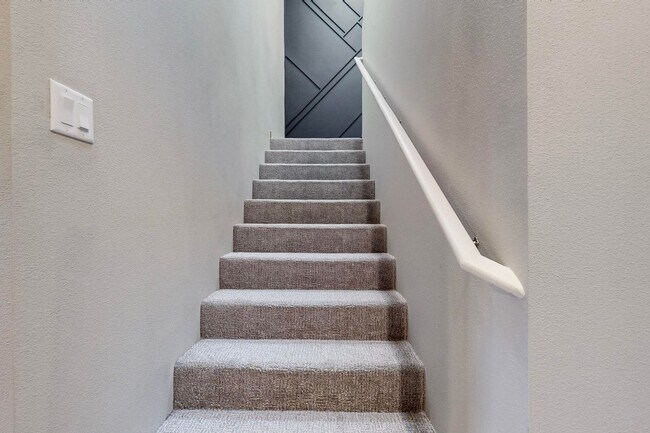 Foto del edificio - New Townhouse NE Heights 2/bedroom 1.5/bath 1/CG