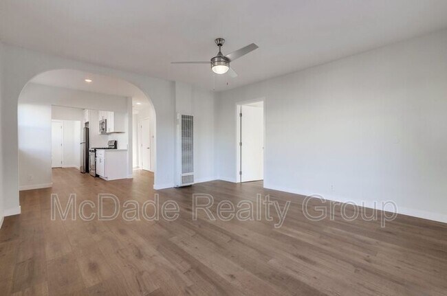Building Photo - 122-124 E 3rd St