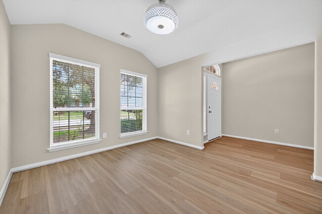 Building Photo - "3-Bed with 2 Full Baths in Katy – Spaciou...