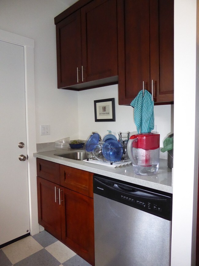 Interior Photo - 44-46 Langton St