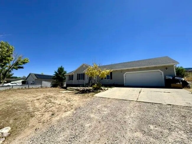 Building Photo - 4468 N Pioneer Dr