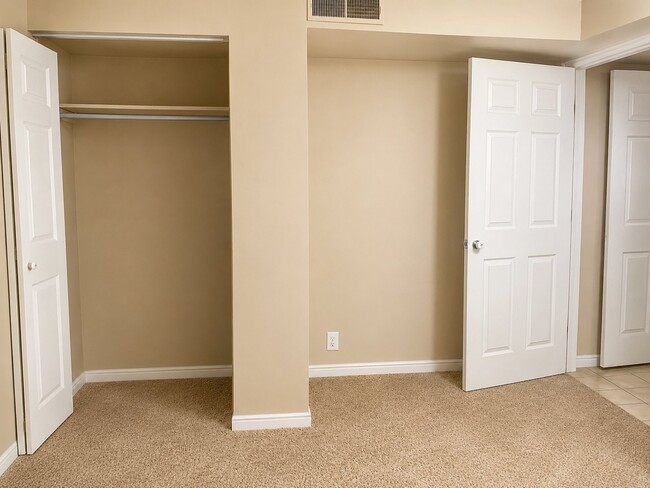 Building Photo - 907 E 7905 S
