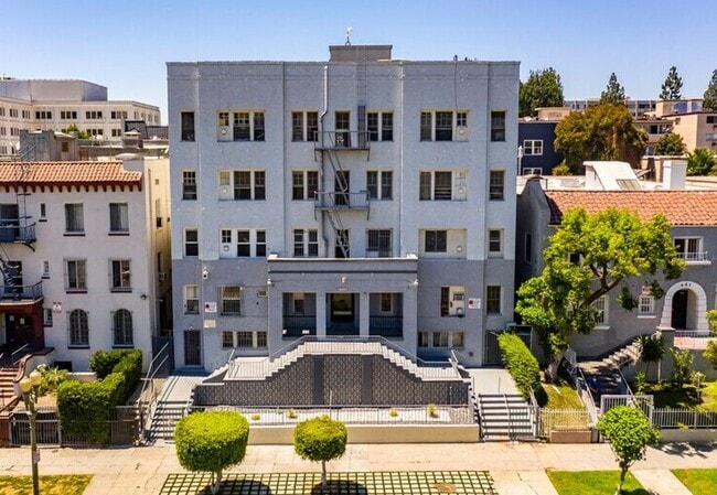 Foto del edificio - 447 S Rampart Blvd