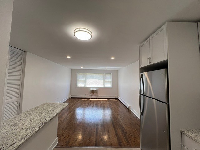 Building Photo - 2401 W Balmoral Ave