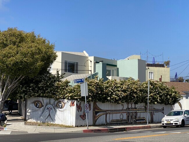 Foto del edificio - 2332 Abbot Kinney Blvd