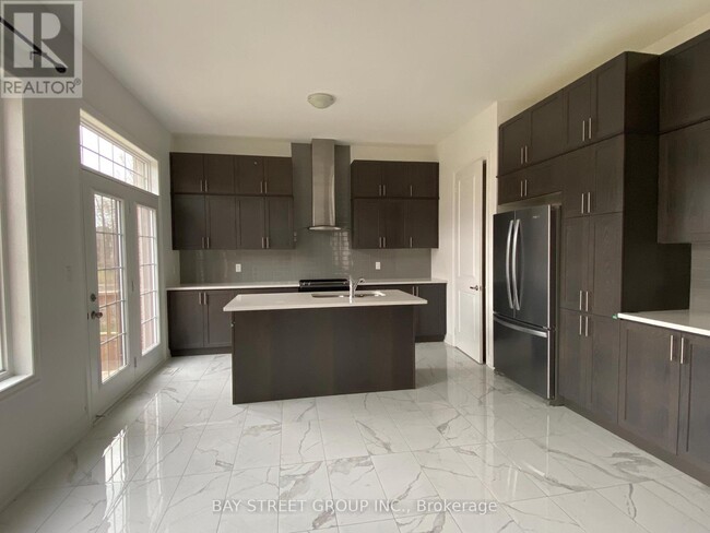 Building Photo - 46 Blenheim Cir