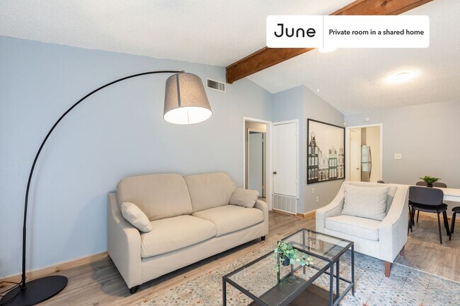 Foto del edificio - Room in Shared 3 bed/1.5 bath home