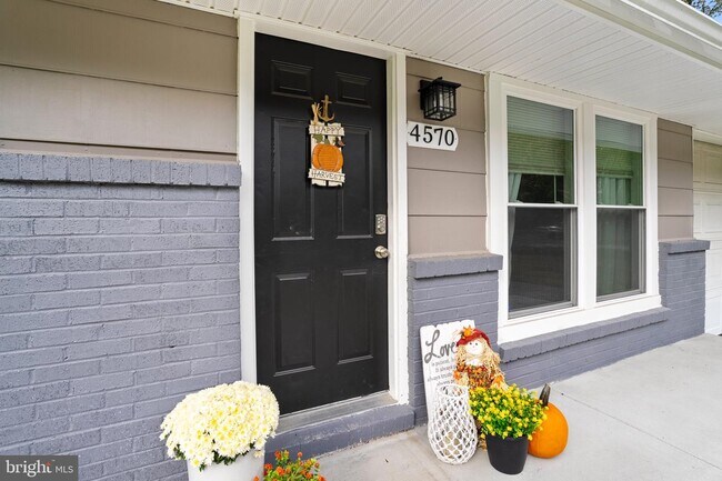 Foto del edificio - 4570 Mountain Rd