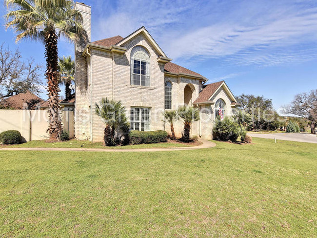 Building Photo - 1004 Lakeway Dr