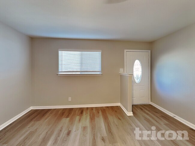 Foto del edificio - 902 Woodbrook St