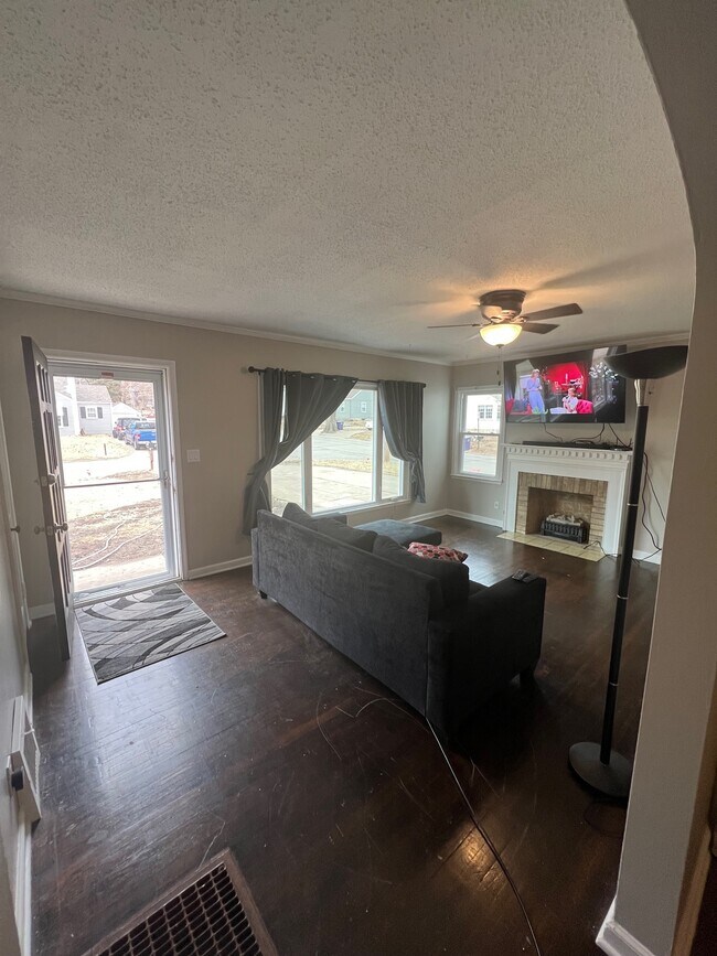 Front room - 1101 Pomeroy St