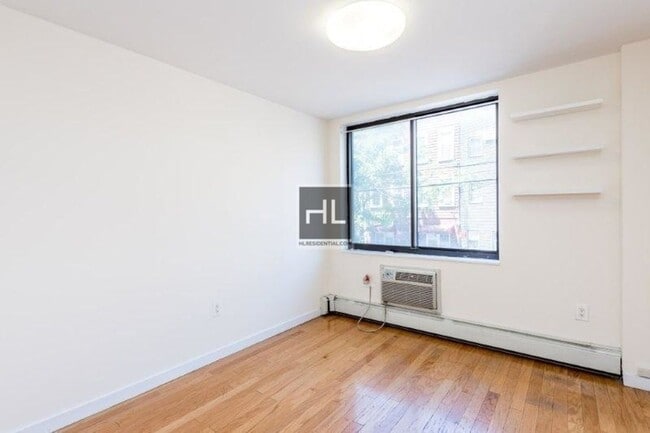 Building Photo - METROPOLITAN AVENUE