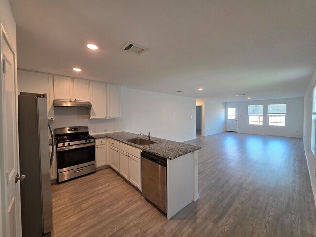 Foto del edificio - SINGLE FAMILY HOME FOR RENT