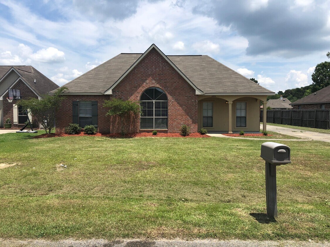 12751 Landon Dr, Walker, LA 70785 House Rental in Walker, LA