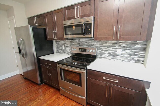 Building Photo - 400 S 45th St