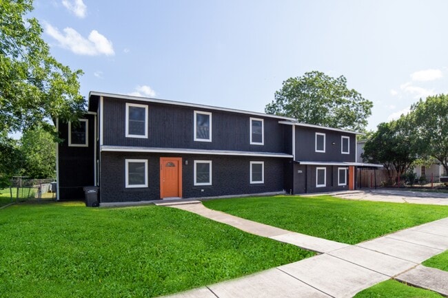 Building Photo - 2326 Cincinnati Ave