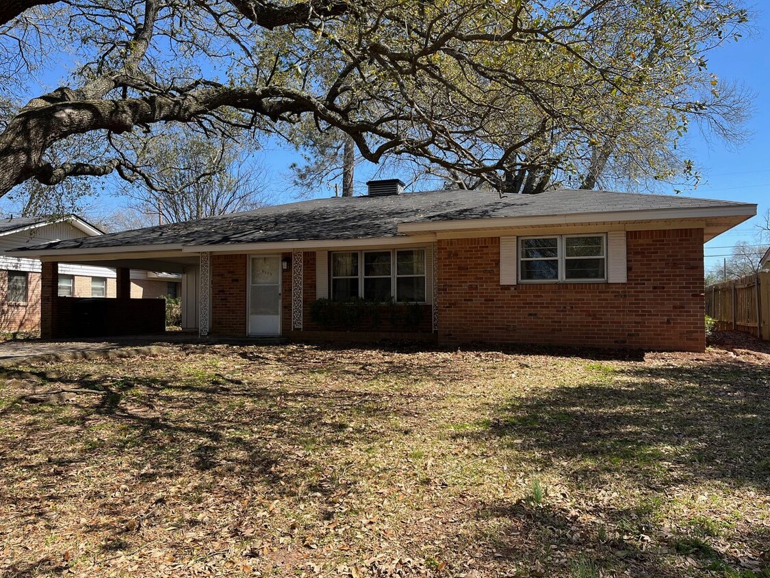 Primary Photo - Newly remodeled Broadmoor 3BR/2BA. New app...