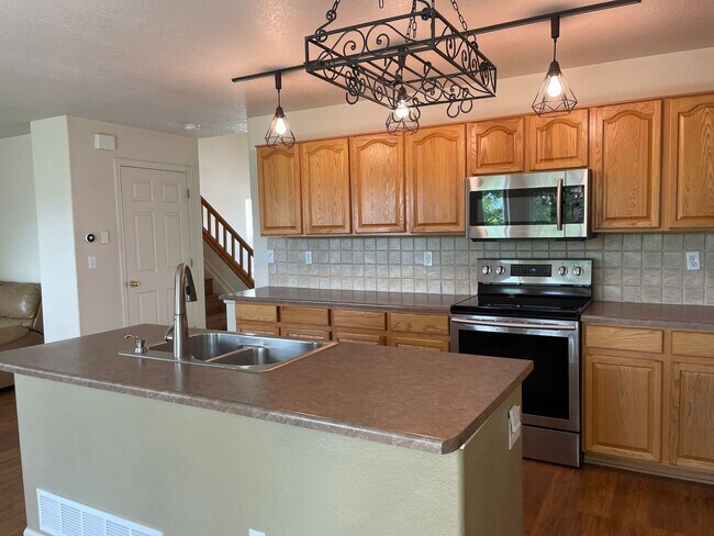 Foto del edificio - FABULOUS 5 BED/4 BATH HOME IN WOLF CREEK, ...