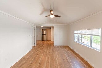 Building Photo - 90 Roak St