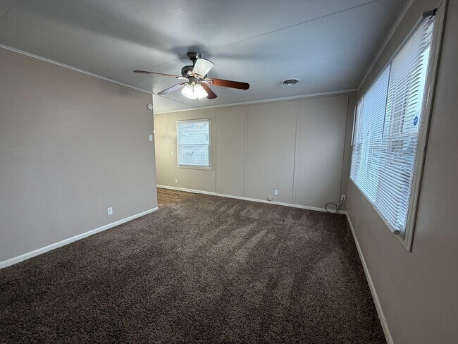 Foto del edificio - 2715 Kenwood Ave