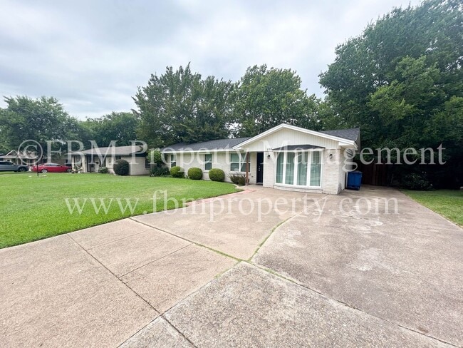 Building Photo - 808 Loy Ln