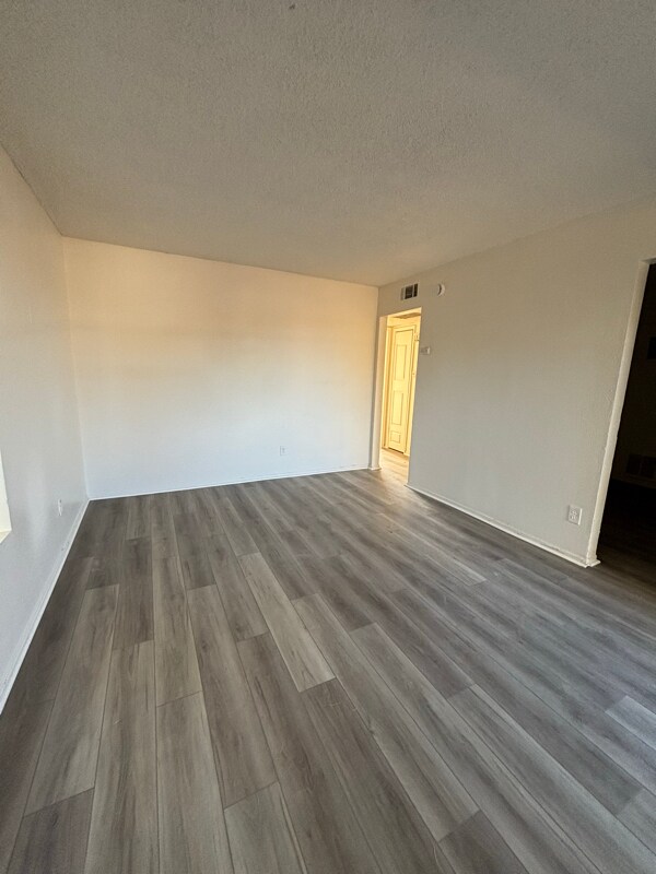 Foto principal - 1134 E Ave Q