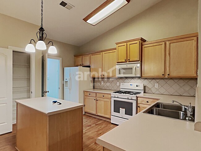 Building Photo - 3455 Arbroath Dr