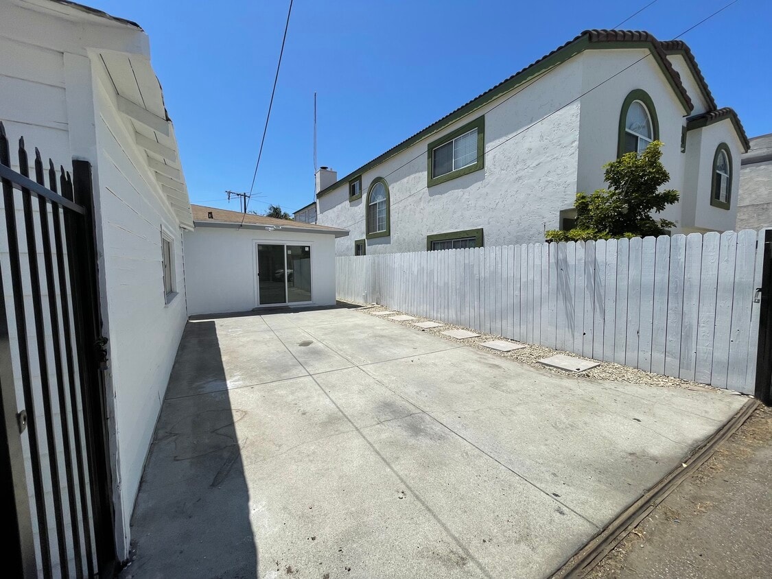 4331 W 159th St Unit 2, Lawndale, CA 90260 Apartments in Lawndale, CA