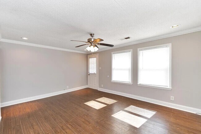 Foto del edificio - 107 Wheeler Dr